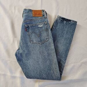 Levi's 501 Skinny Distressed Jeans in Medium Wash Size 27